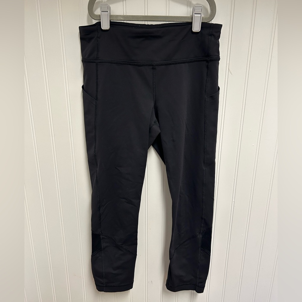Lululemon leggings with pockets. Size 6.
